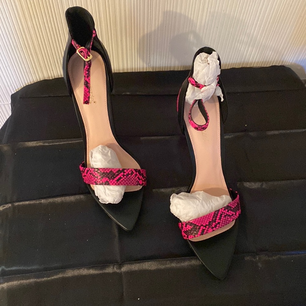 SEXY SNAKE PRINT STYLED HEEL